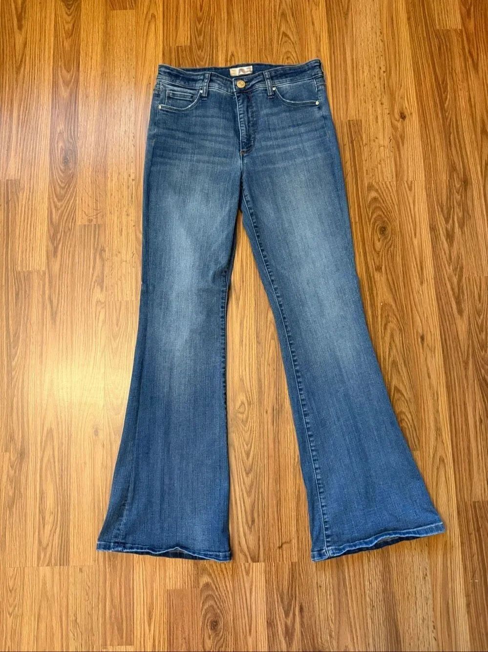 Kut from the Kloth Women's Ana High-Rise Fab Ab Flare Jeans Medium Wash Blue 2